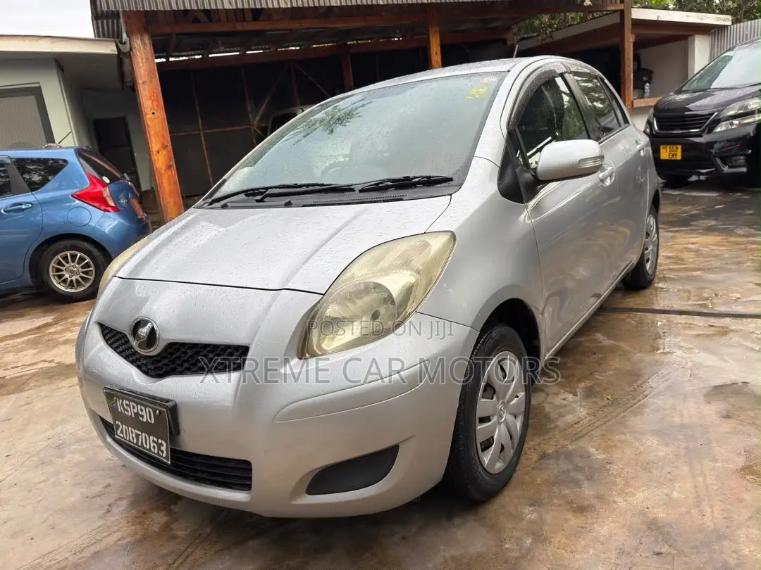 Toyota Vitz 2007 Silver