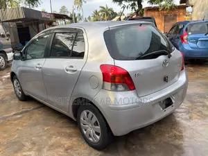 Toyota Vitz 2007 Silver