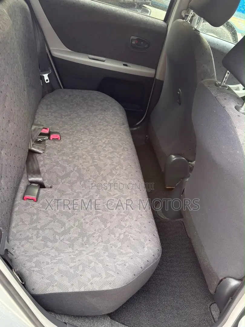 Toyota Vitz 2007 Silver