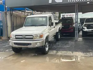 Toyota Land Cruiser 2016 White