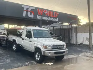 Toyota Land Cruiser 2016 White