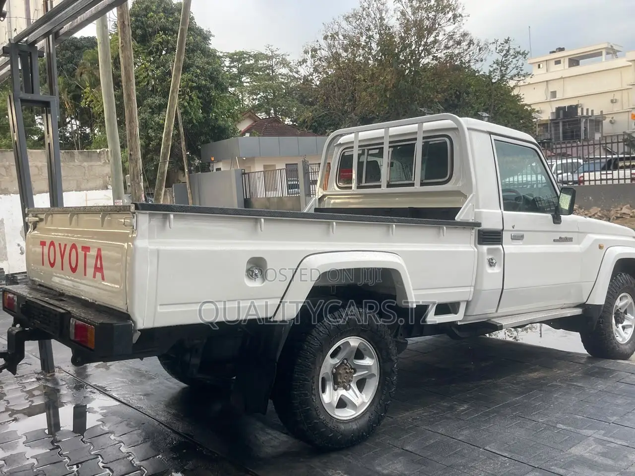 Toyota Land Cruiser 2016 White