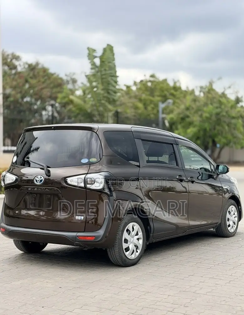 Toyota Sienta 2016 Black