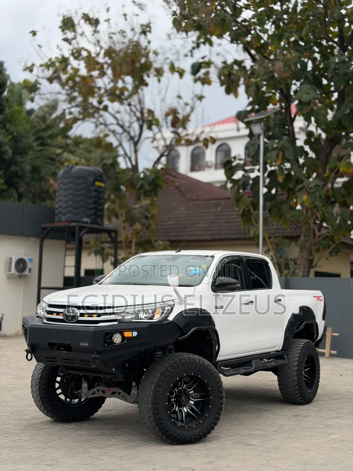 Toyota Hilux 2021 White