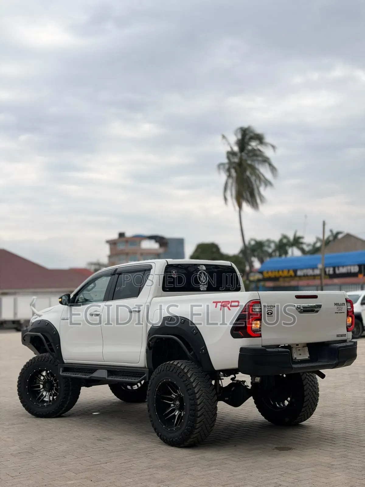 Toyota Hilux 2021 White