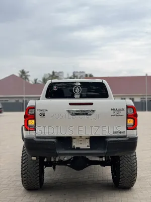 Toyota Hilux 2021 White