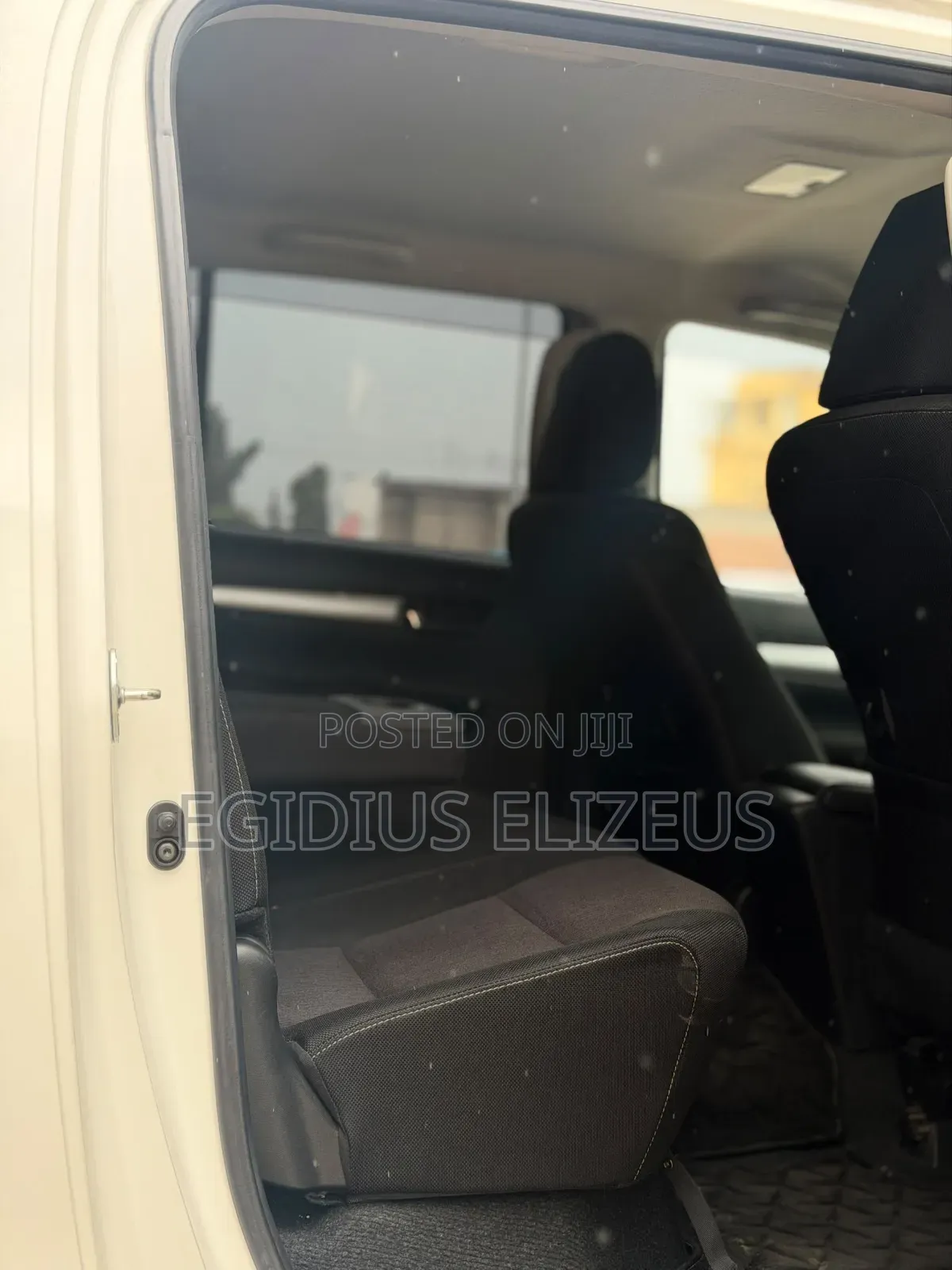 Toyota Hilux 2021 White