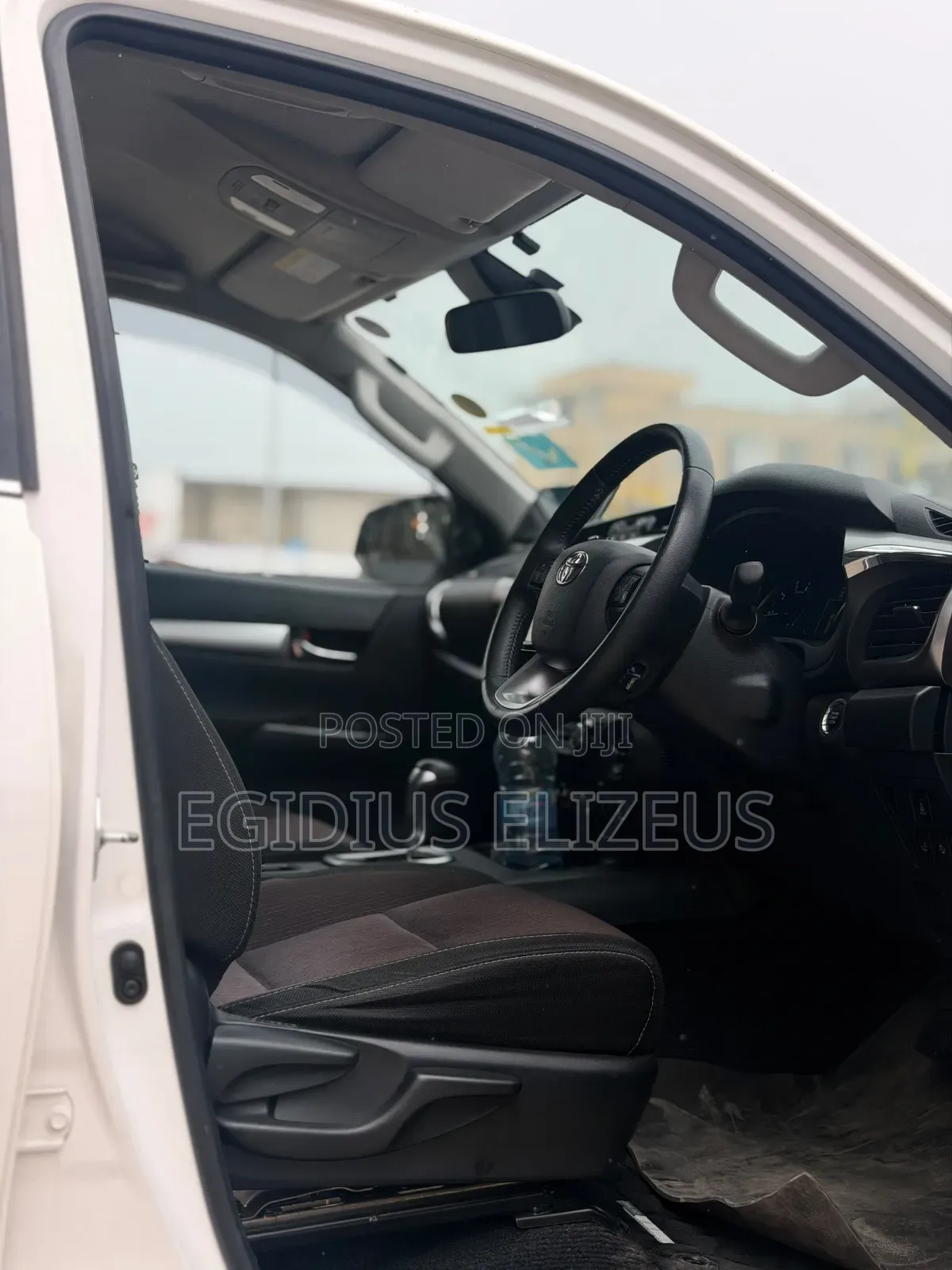 Toyota Hilux 2021 White