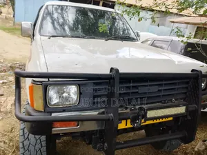 Toyota Hilux 1994 White