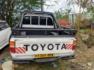 Toyota Hilux 1994 White