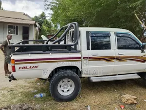 Toyota Hilux 1994 White
