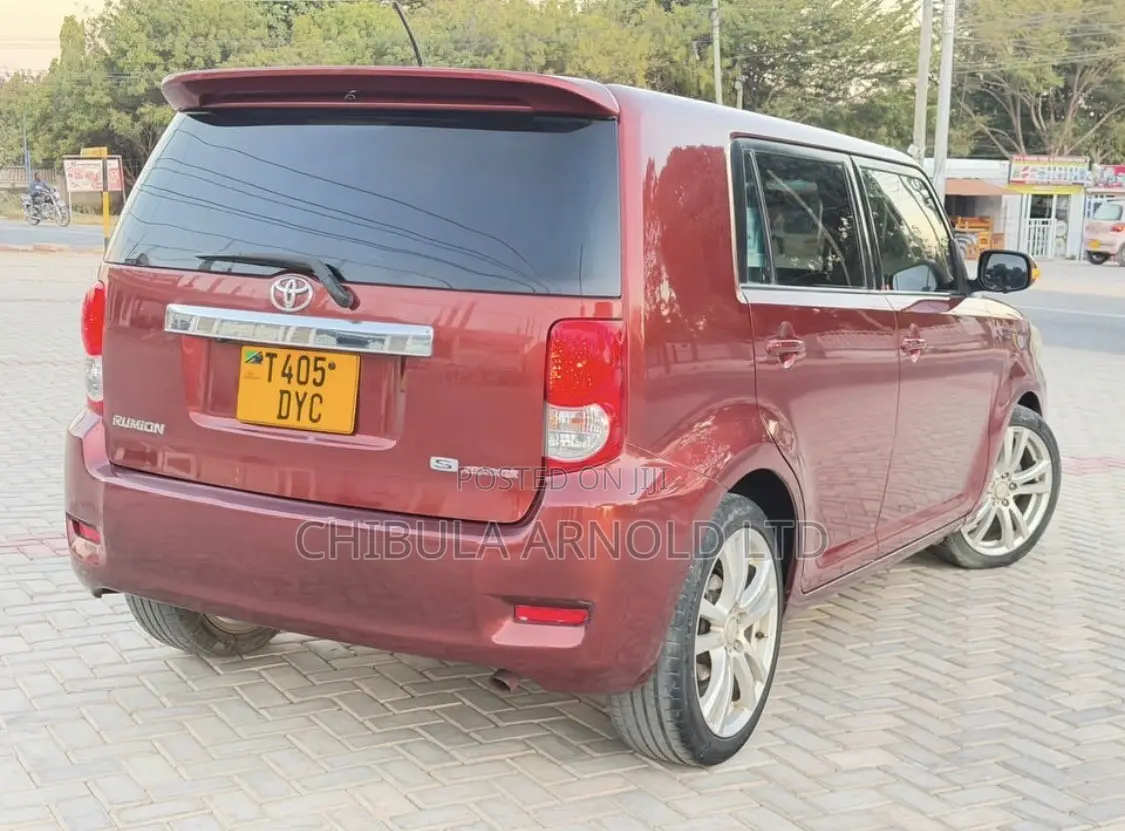 Toyota Rumion 2023 Burgundy