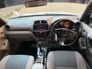 Toyota RAV4 2004 White