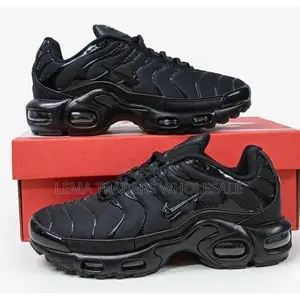 Nike Air Max Plus TN (Triple Black)