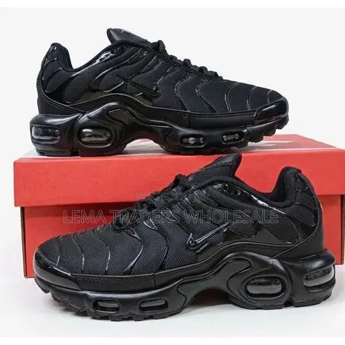 Nike Air Max Plus TN (Triple Black)