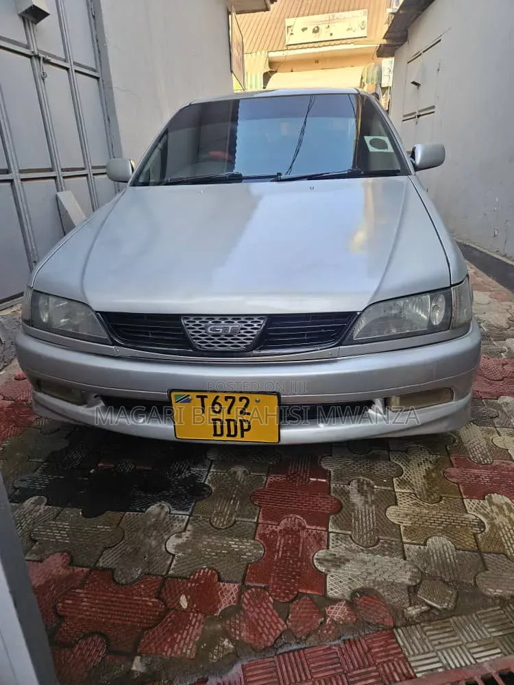 Toyota Carina 2000 Silver