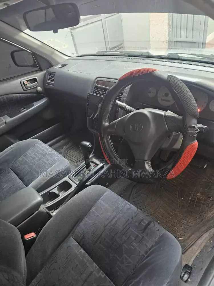 Toyota Carina 2000 Silver