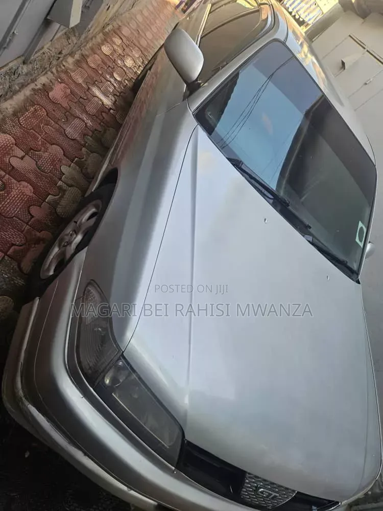Toyota Carina 2000 Silver