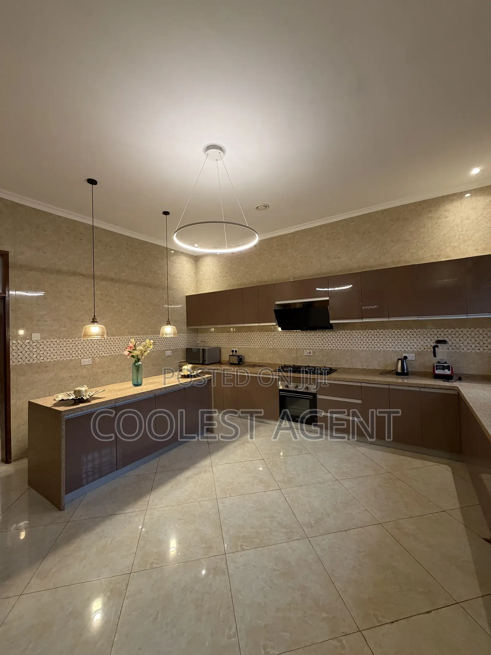Furnished 3bdrm Villa in Coolest Estate, Oyster Bay for rent
