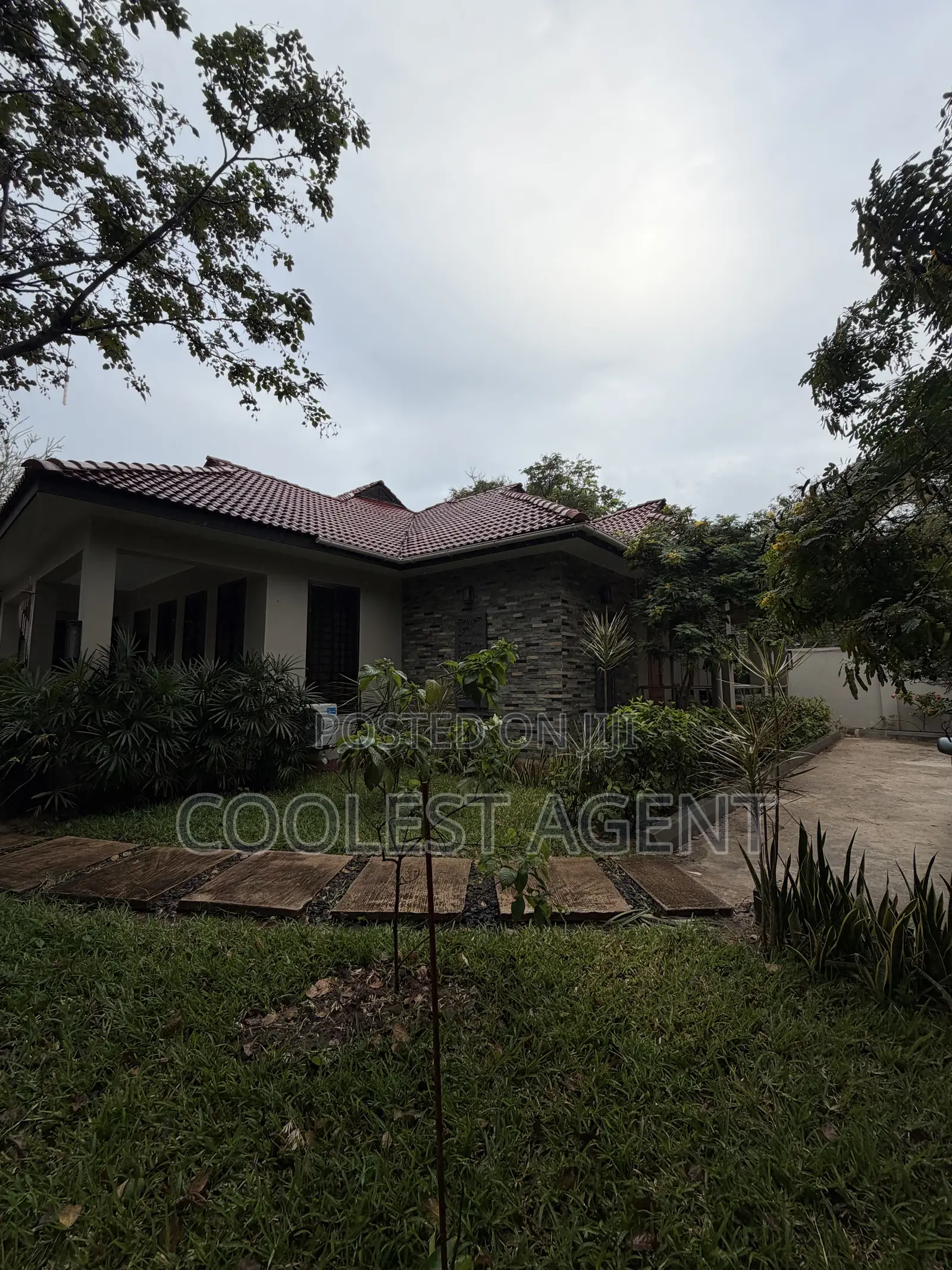 Furnished 3bdrm Villa in Coolest Estate, Oyster Bay for rent