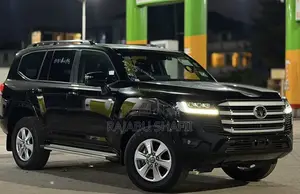 Toyota Land Cruiser LC300 2024 Black