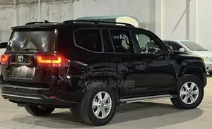 Toyota Land Cruiser LC300 2024 Black
