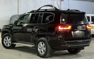 Toyota Land Cruiser LC300 2024 Black