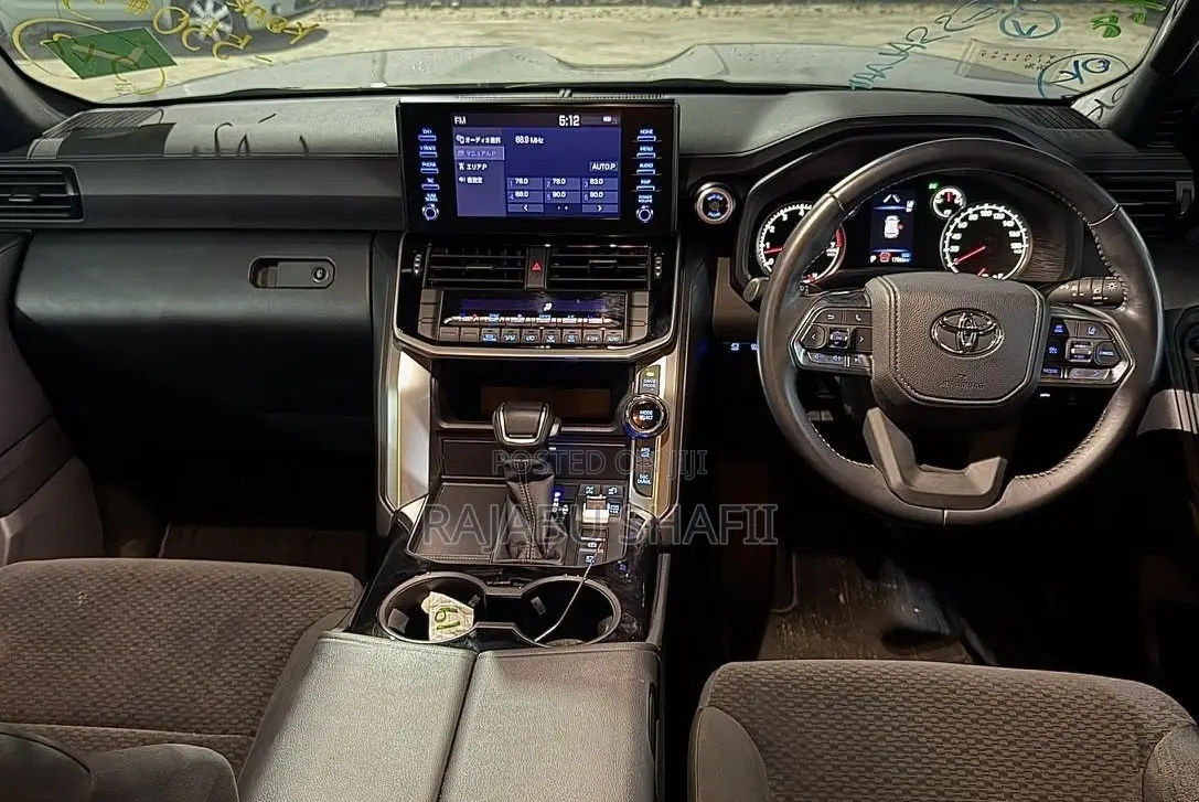 Toyota Land Cruiser LC300 2024 Black
