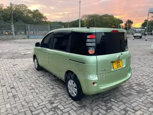 Toyota Sienta 2006 Green