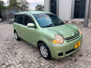 Toyota Sienta 2006 Green