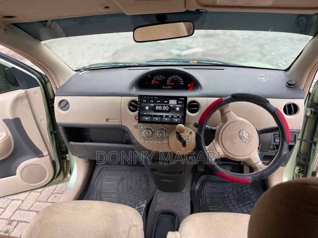 Toyota Sienta 2006 Green