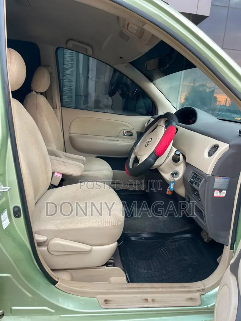 Toyota Sienta 2006 Green