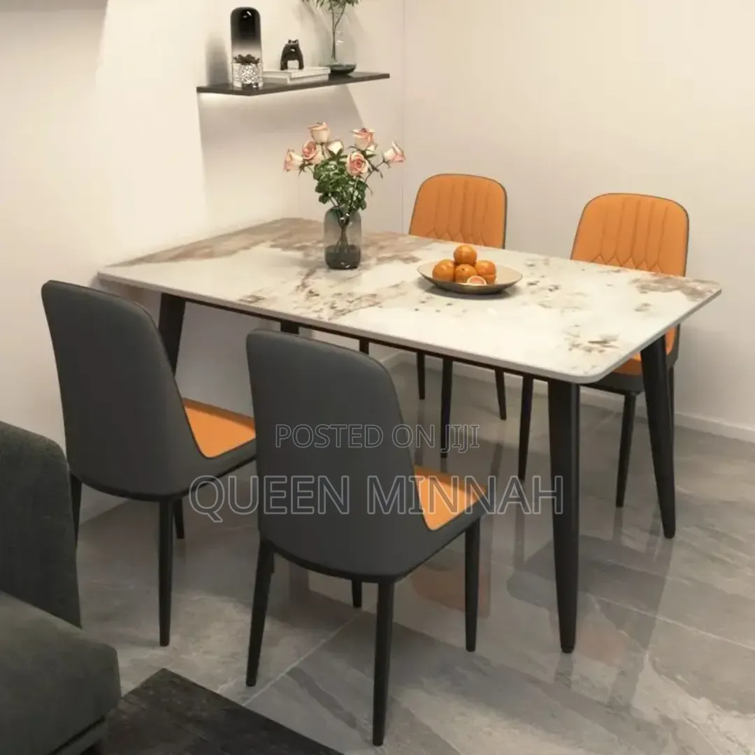 Mable Table 4 Chairs