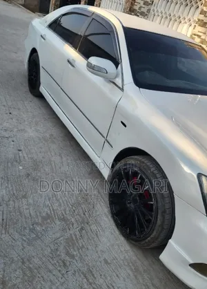 Toyota Crown 2006 White