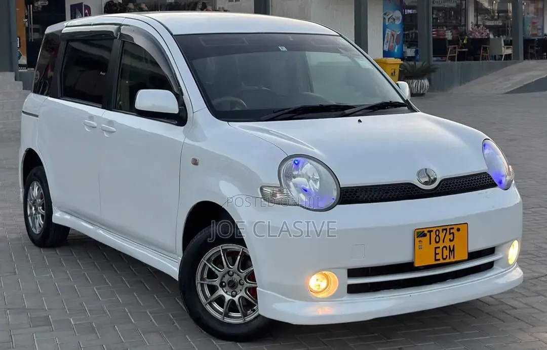 Toyota Sienta 2004 White