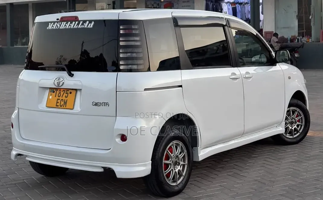 Toyota Sienta 2004 White