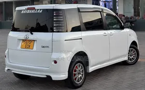 Toyota Sienta 2004 White
