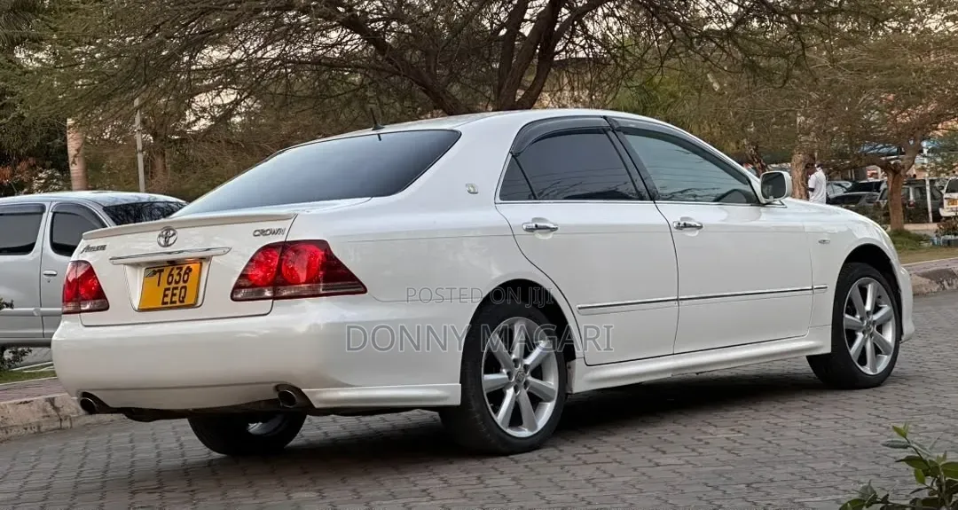Toyota Crown 2006 White