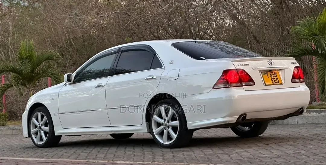 Toyota Crown 2006 White