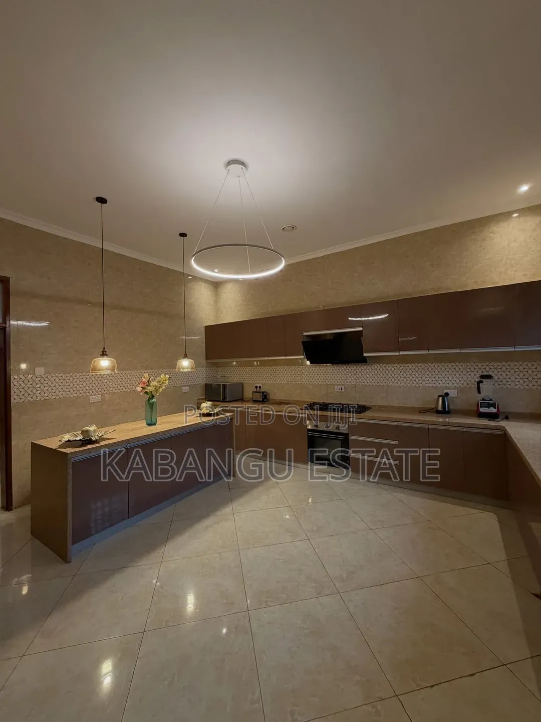 Furnished 3bdrm Villa in Oysterbay Near for rent