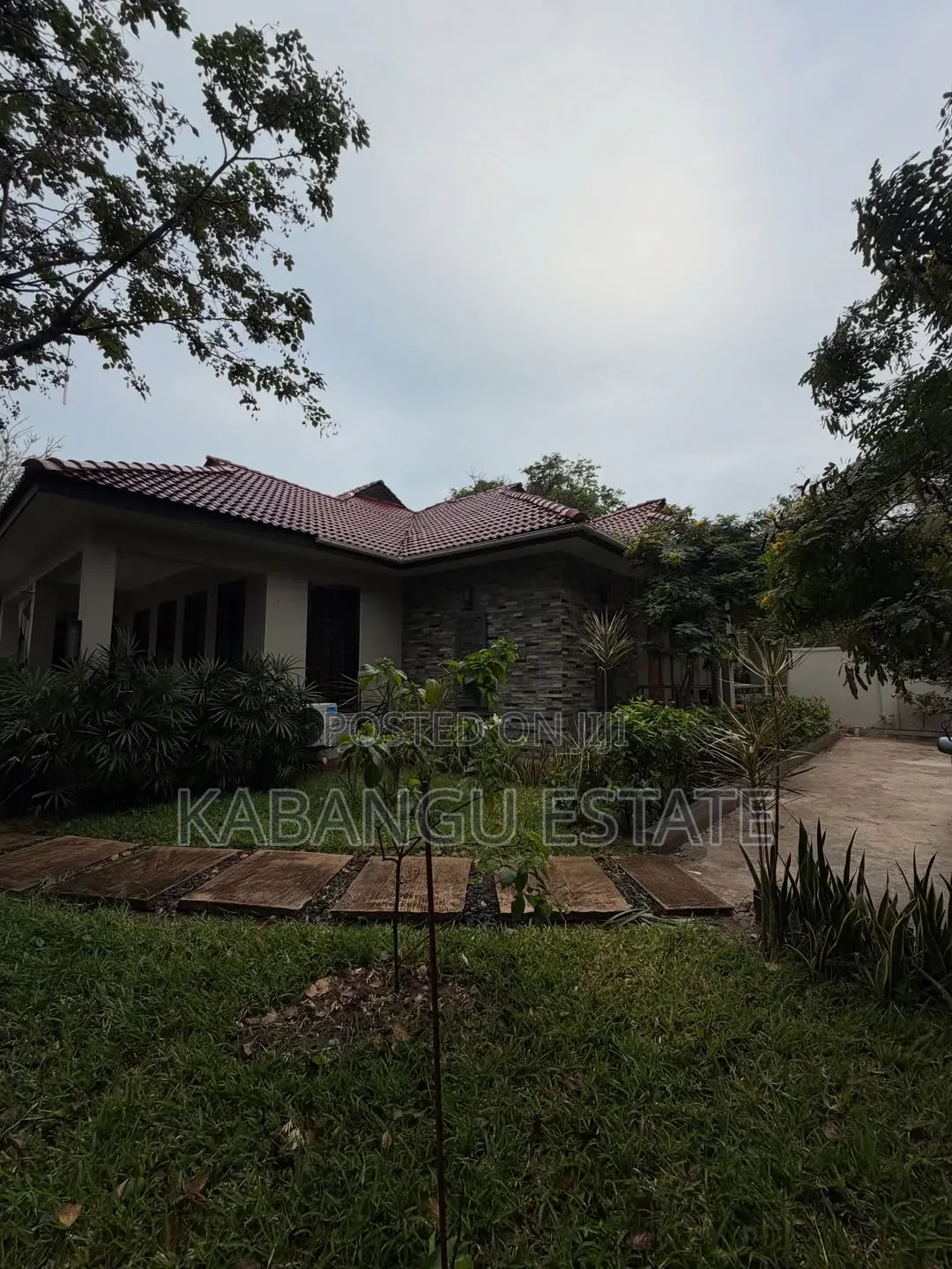 Furnished 3bdrm Villa in Oysterbay Near for rent