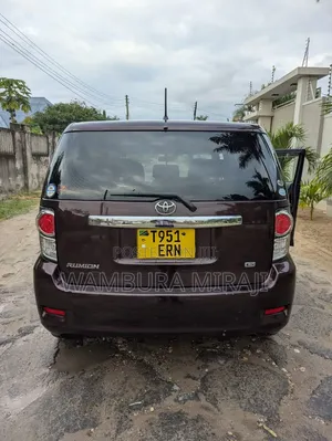 Toyota Corolla Rumion Hatchback 1.5 FWD 2009 Black
