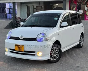 Toyota Sienta 2006 White