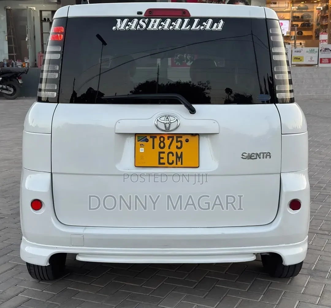 Toyota Sienta 2006 White