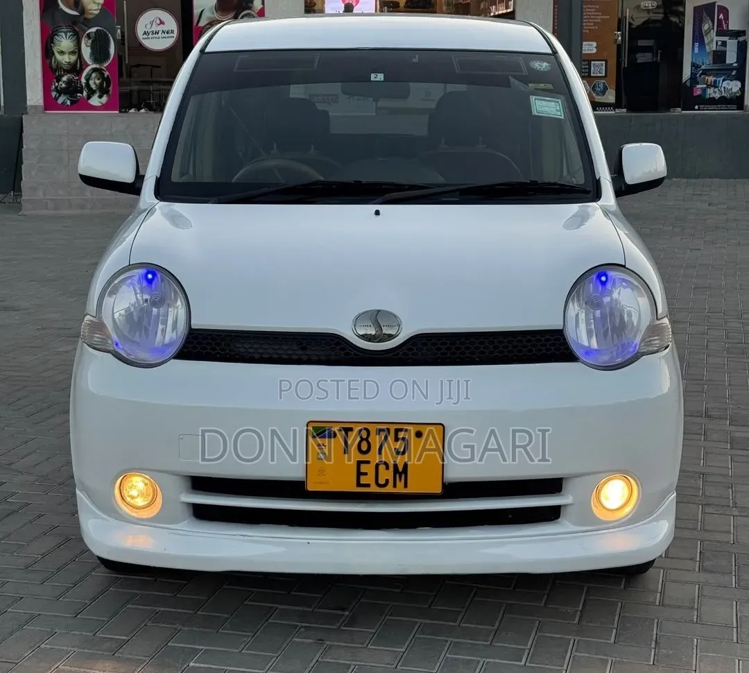 Toyota Sienta 2006 White