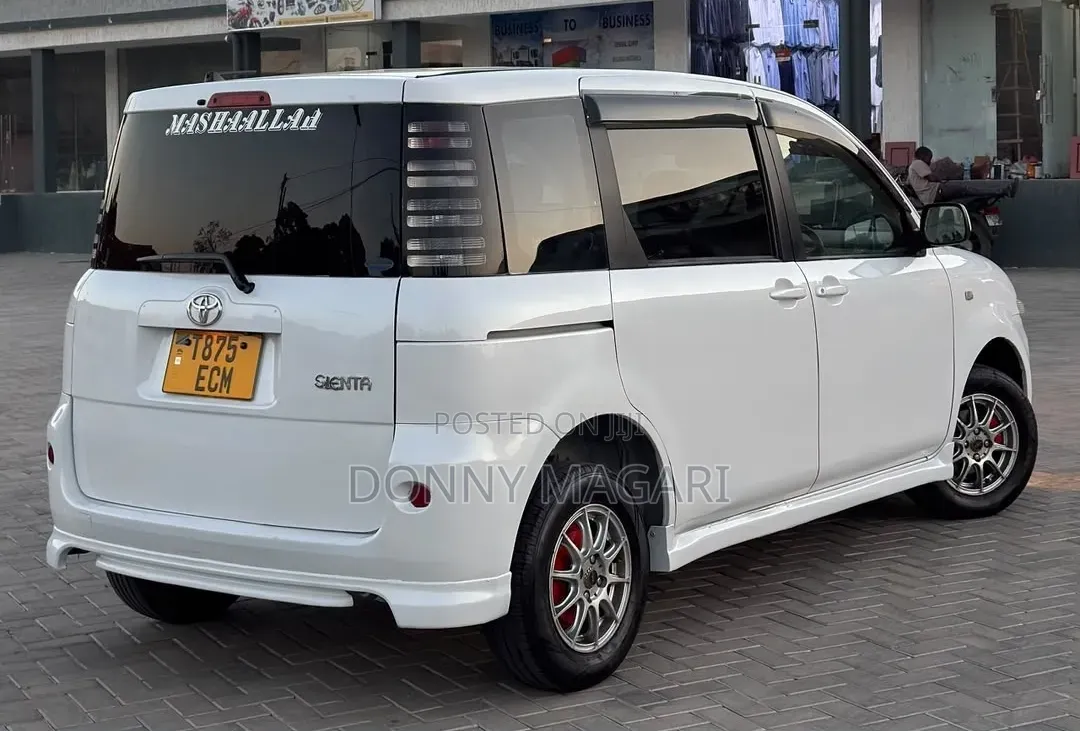 Toyota Sienta 2006 White