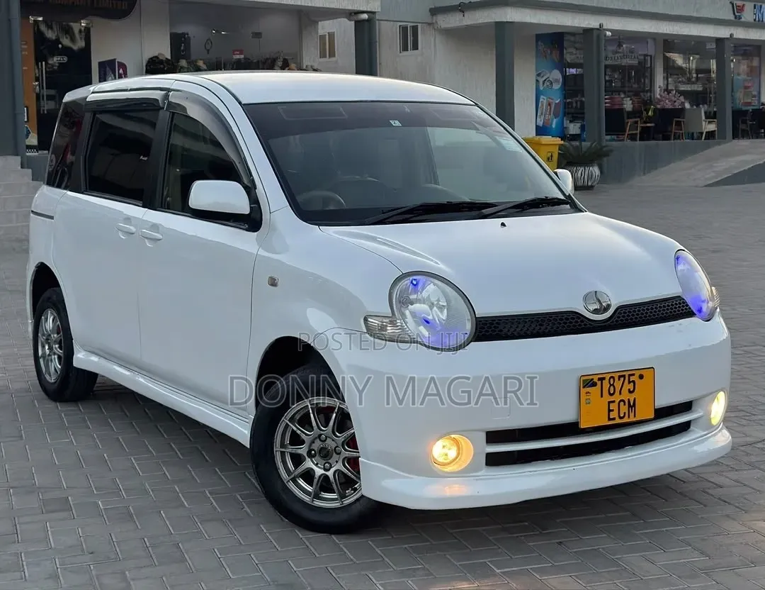 Toyota Sienta 2006 White
