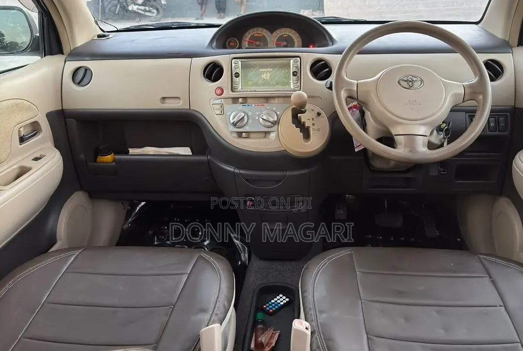 Toyota Sienta 2006 White