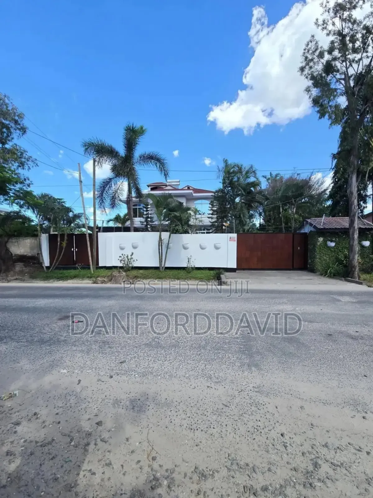 5bdrm House in Mikocheni Kws for sale