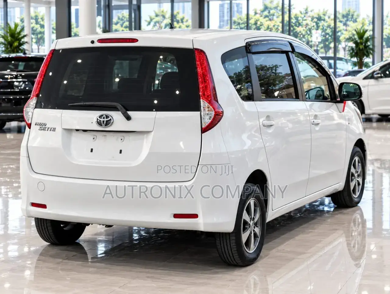 Toyota Passo Sette 2008 White